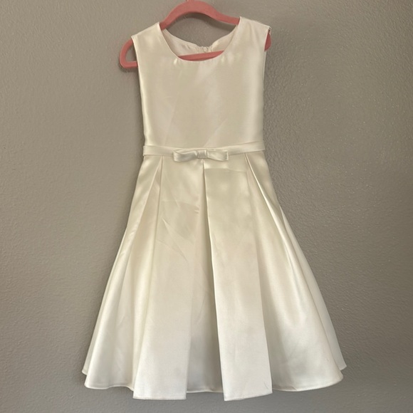 Elegant White Kids Dress with Bow - Picture 1 of 4